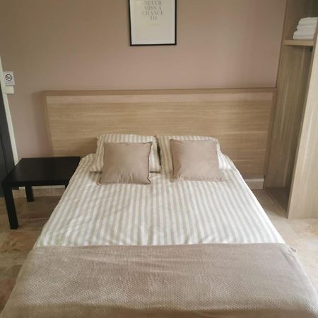 Appartement 2 , Disneyland - Parking Gratuit - Maison Des Platanes Meaux Bagian luar foto