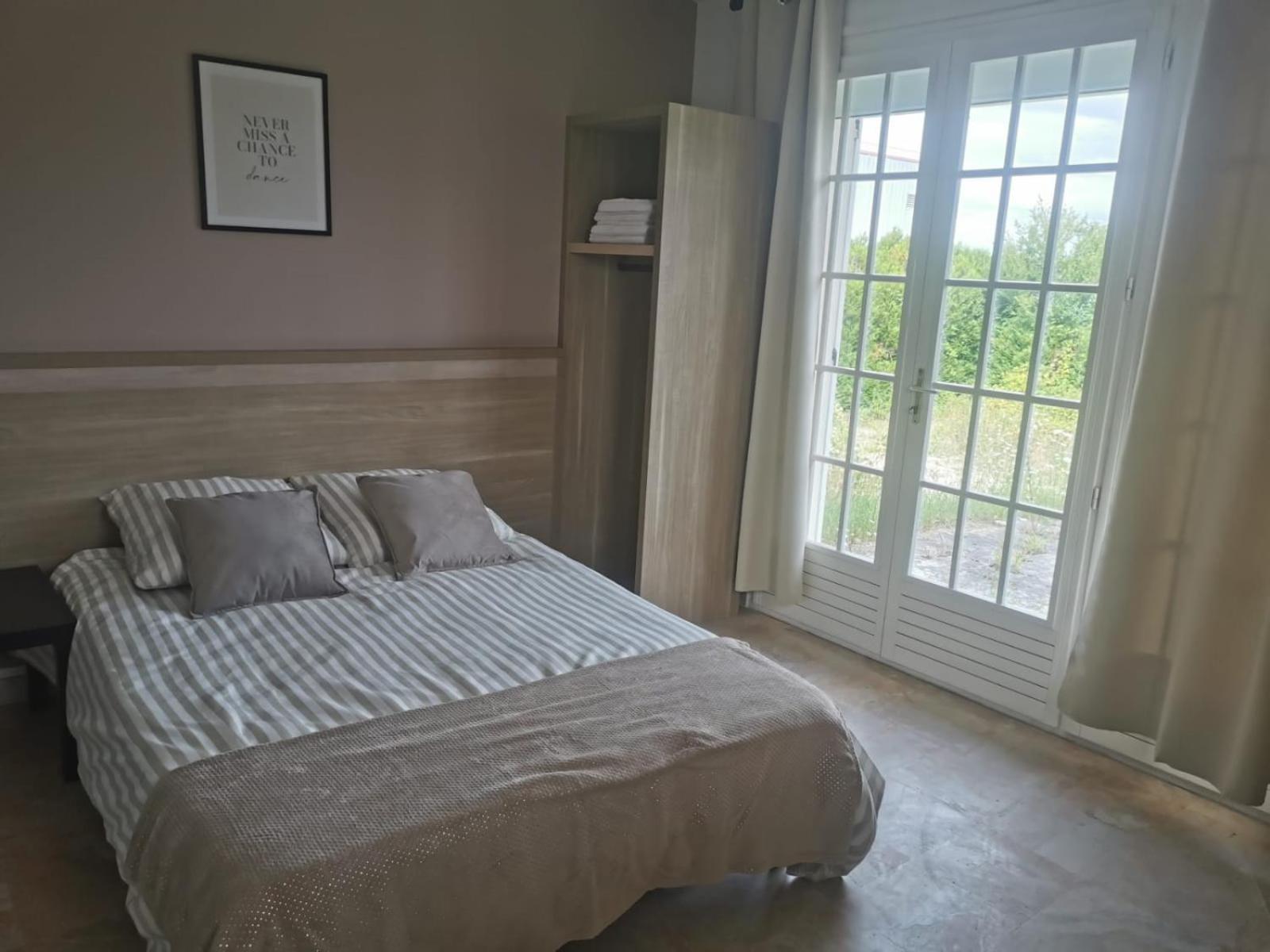Appartement 2 , Disneyland - Parking Gratuit - Maison Des Platanes Meaux Bagian luar foto