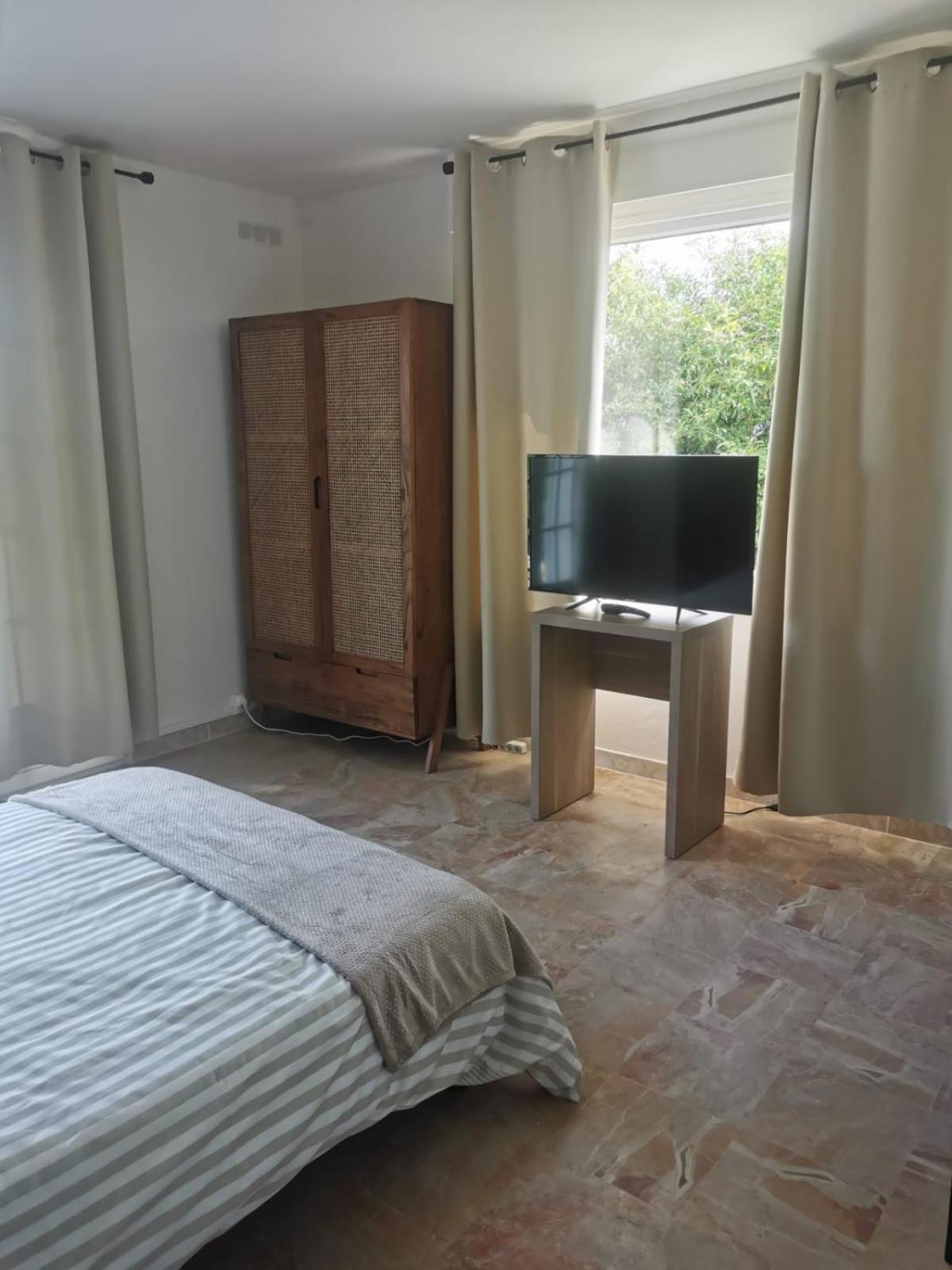 Appartement 2 , Disneyland - Parking Gratuit - Maison Des Platanes Meaux Bagian luar foto