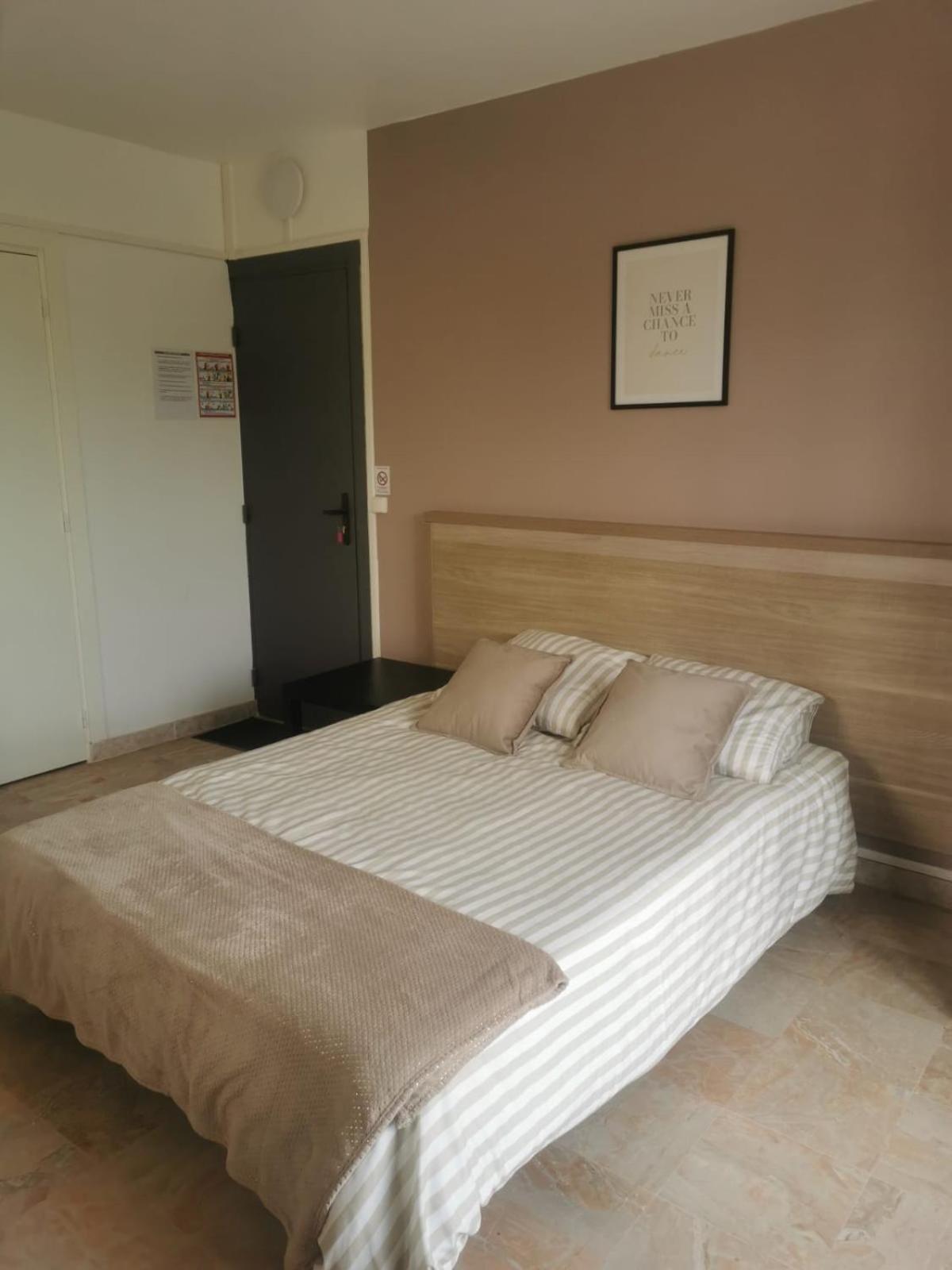 Appartement 2 , Disneyland - Parking Gratuit - Maison Des Platanes Meaux Bagian luar foto
